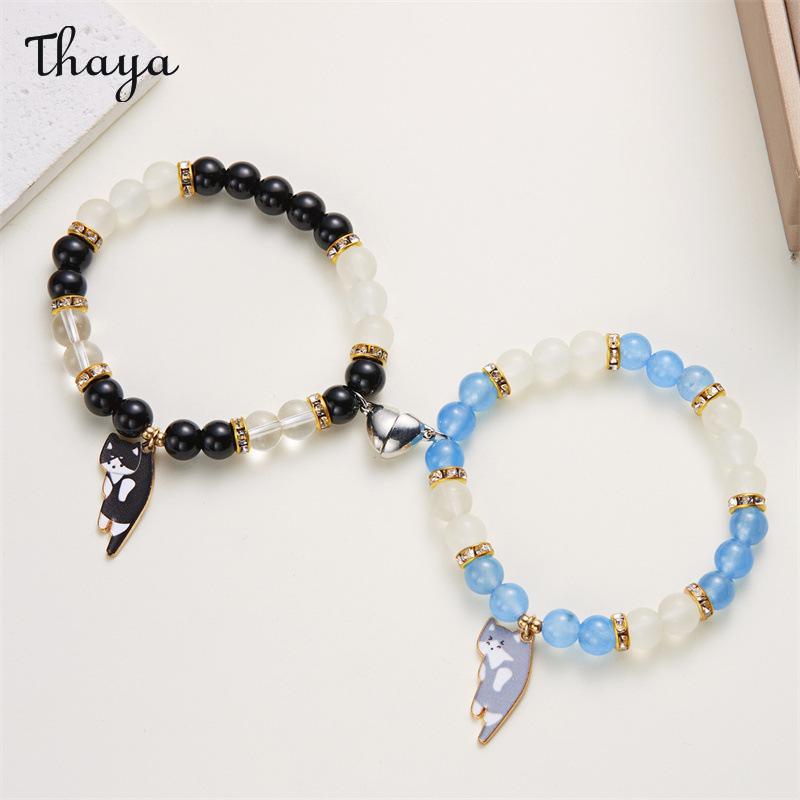 Thaya Creative Magnetic Cat Pendant Bracelet
