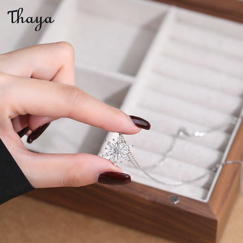 Thaya 925 Silver Damilra Snowflake Necklace